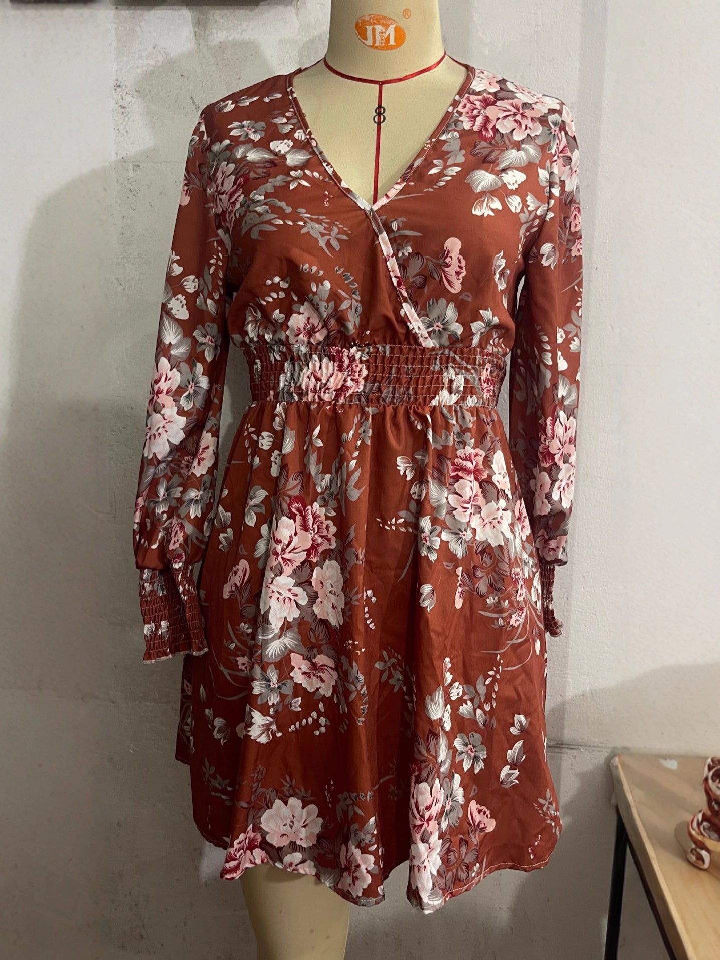 Spring And Autumn New Ladies Floral Printed V-neck Lantern Sleeve Dress